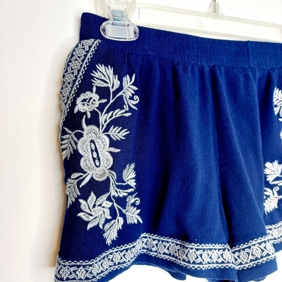 Skies Are Blue Navy Boho Embroidered Trim Shorts S - Picture 6 of 12